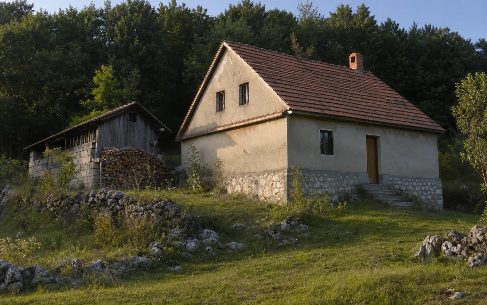 Illustratives Foto für Dabašnica, Gračac: Wohnaußenansicht in offener Landschaft.