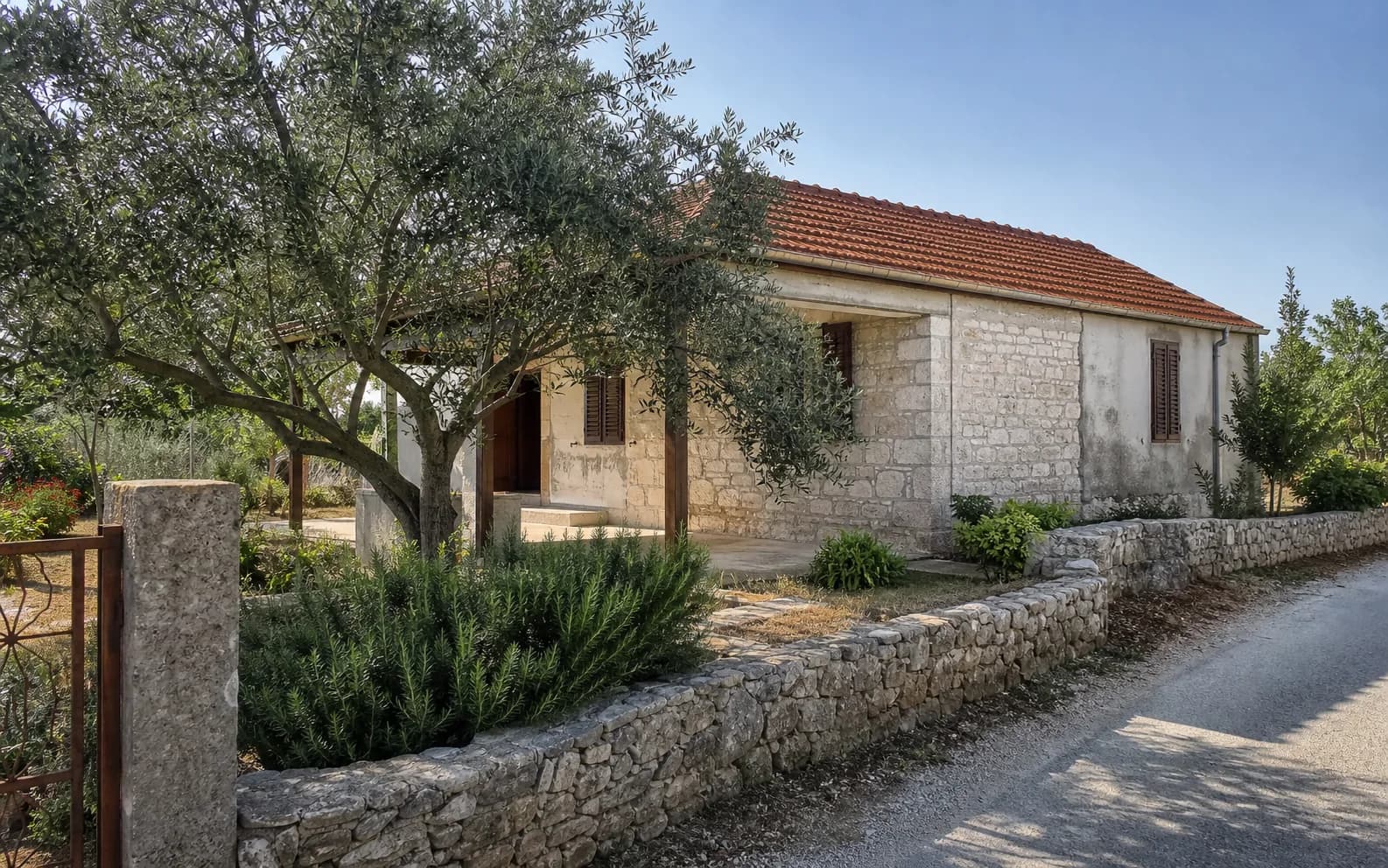 Illustrative photo for Banjevci, Stankovci: a residential exterior with stone, earth and greenery.