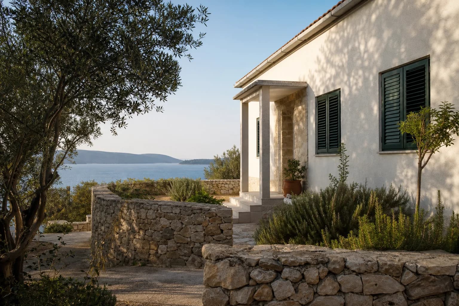 Illustratives Foto für Ugrinić, Tkon: Wohnaußenansicht in mediterranem Inselumfeld.
