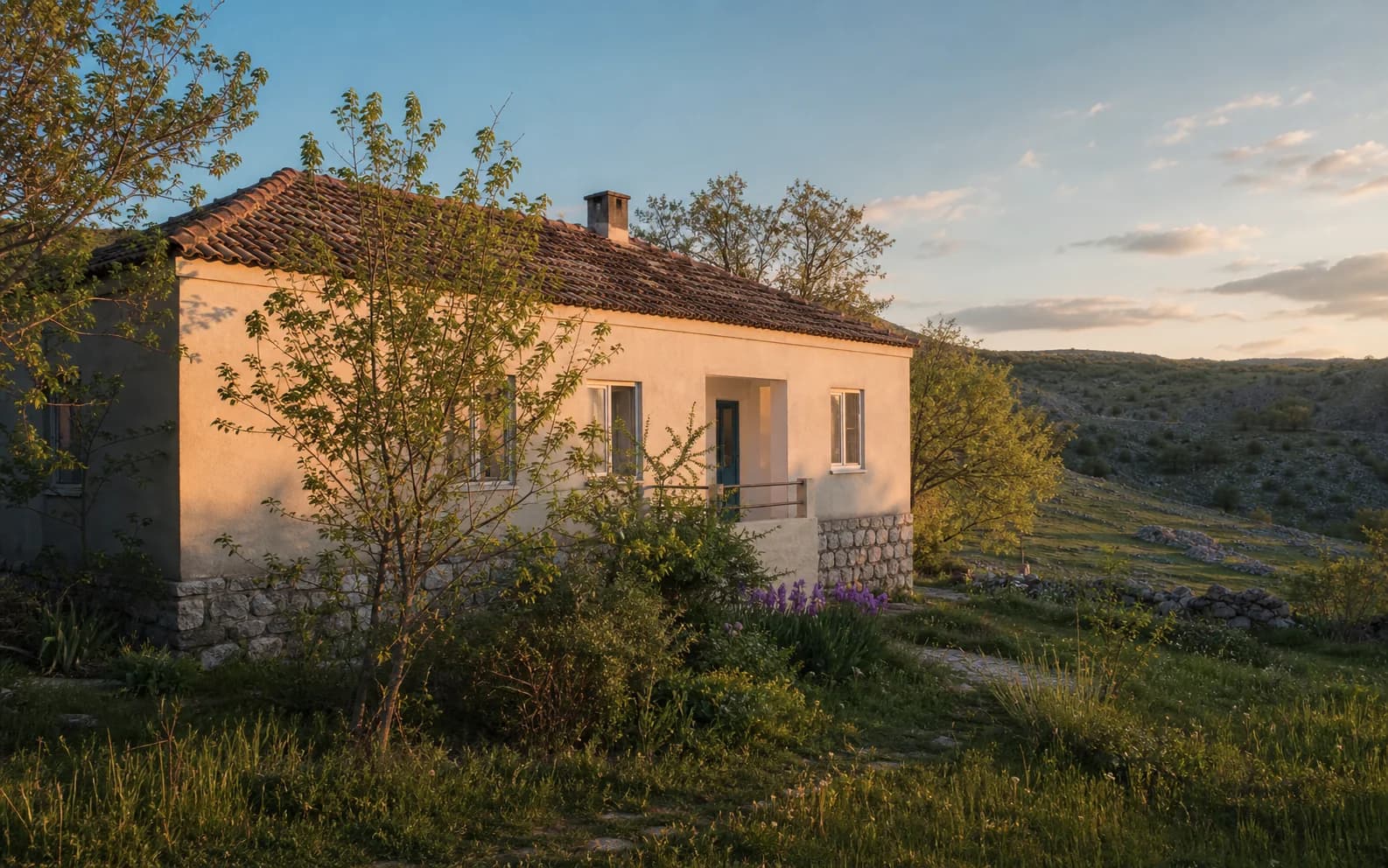 Illustratives Foto für Drenovac Osredački, Gračac: Wohnaußenansicht in offener Landschaft.