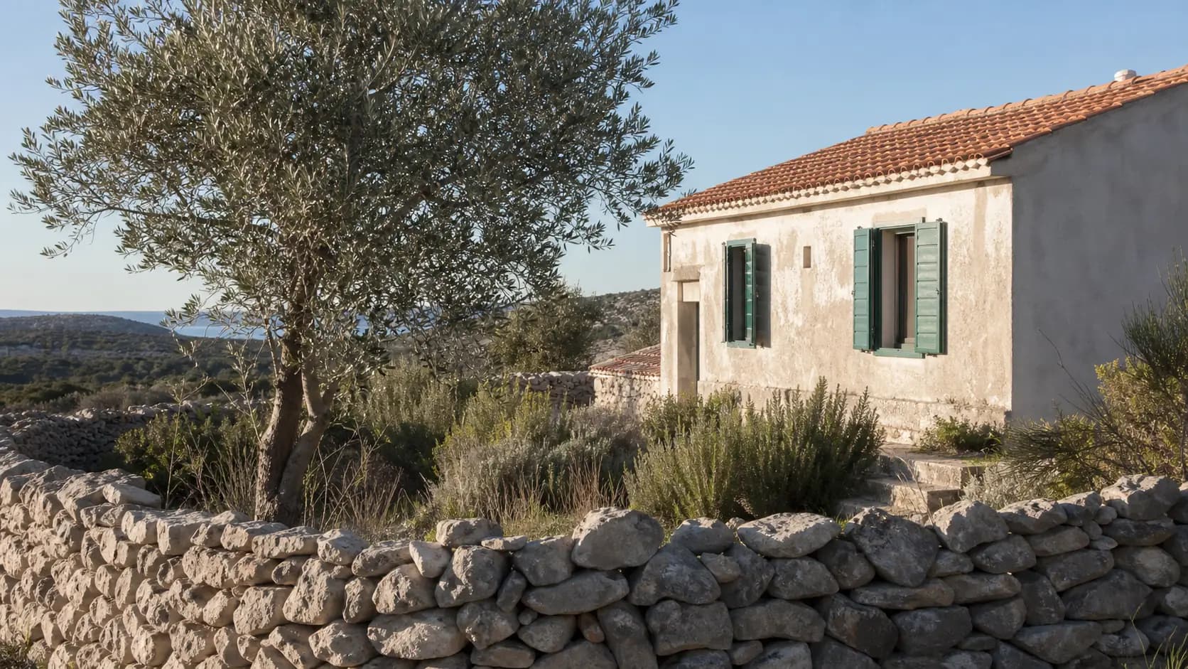 Illustratives Foto für Sestrunj, Preko: Wohnaußenansicht in mediterranem Inselumfeld.
