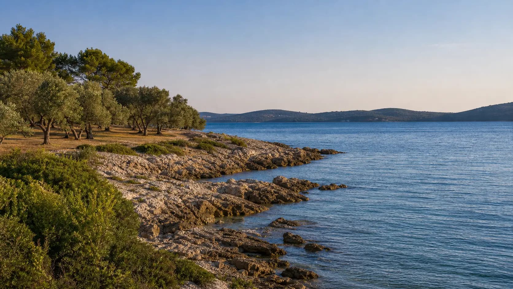 Illustrative photo for Sutomišćica, Preko: a wide view of an island landscape.