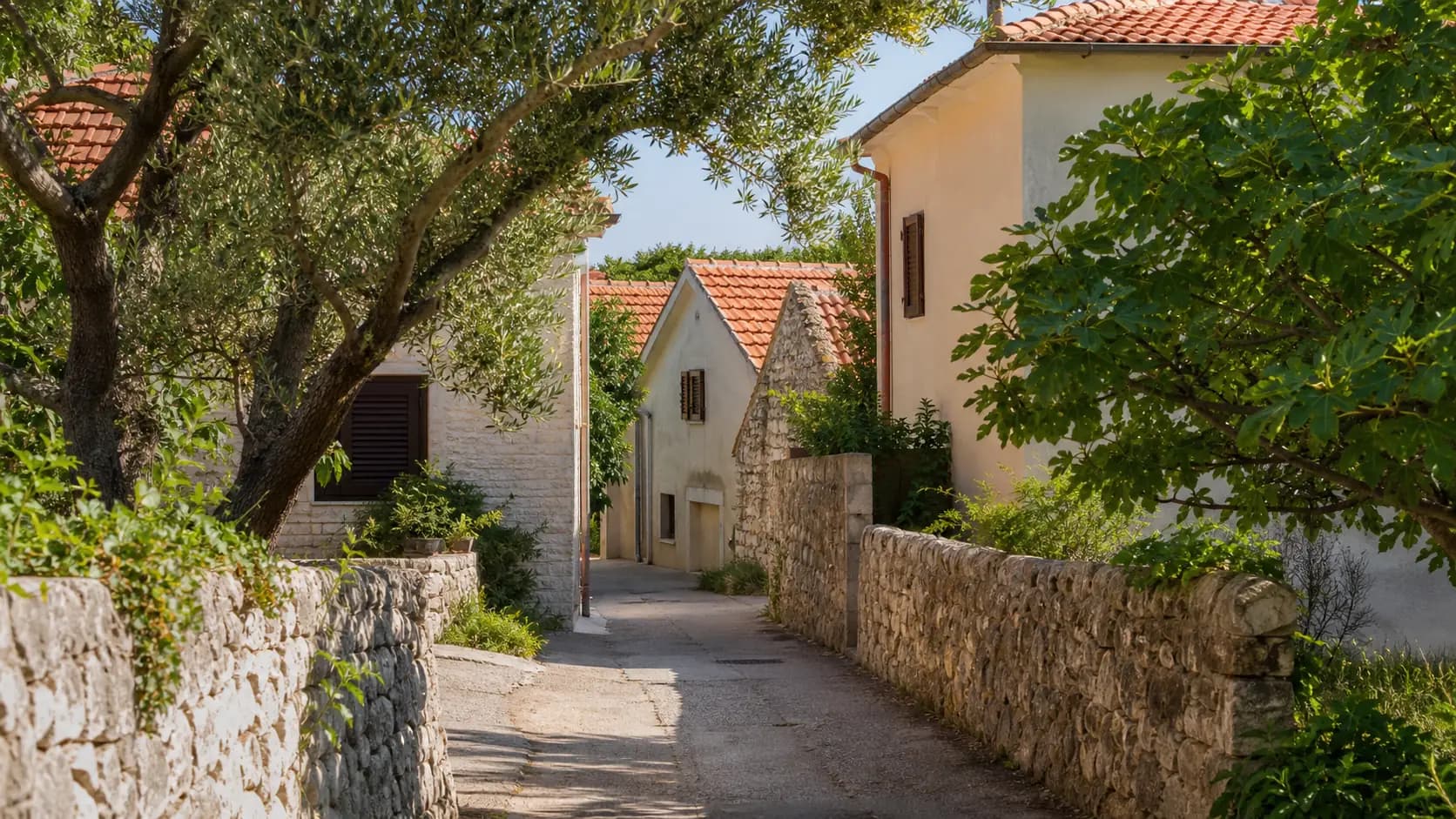 Illustrative photo for Sutomišćica, Preko: a quiet street among stone homes.