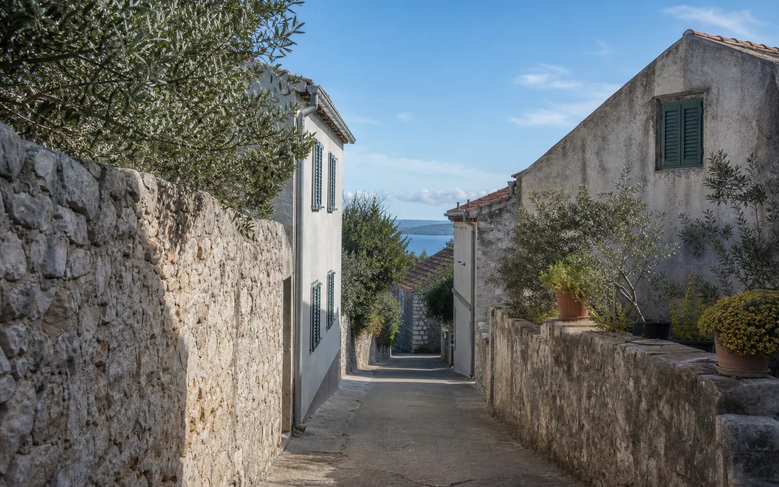 Illustrative photo for Brgulje, Zadar: a quiet street among stone homes.