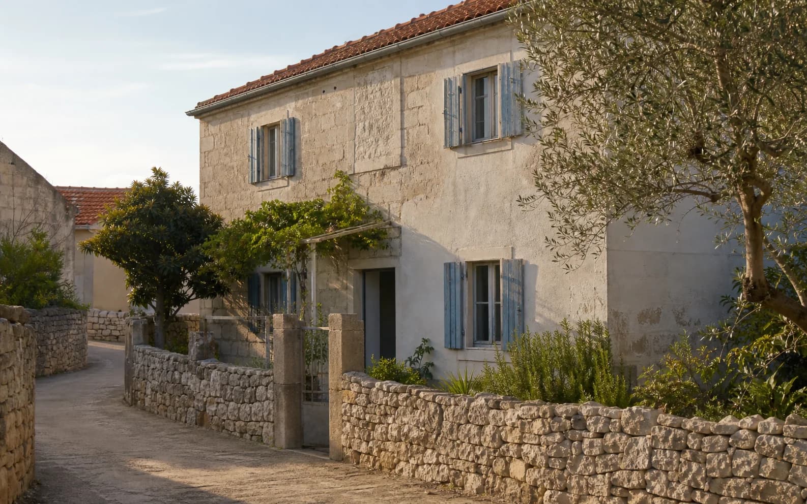 Illustratives Foto für Veli Iž, Zadar: Wohnaußenansicht in mediterranem Inselumfeld.
